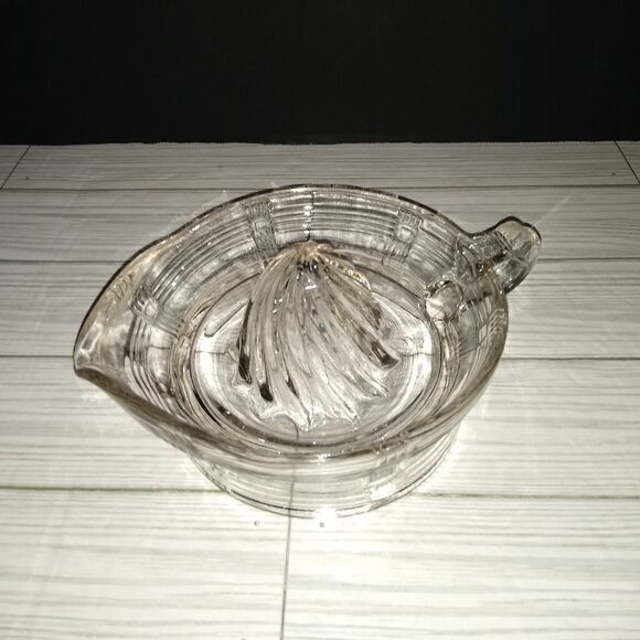 Vintage Glass Lemon Orange Citrus Juice Maker Squeezer Hand Juicer with Handle - Picture 1 of 8